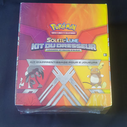 Display de 8 Kits du dresseur SL Lougaroc et Raichu d'Alola